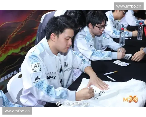 DOTA2赛场气氛紧张激烈选手心态博弈决胜瞬间牵动观众神经